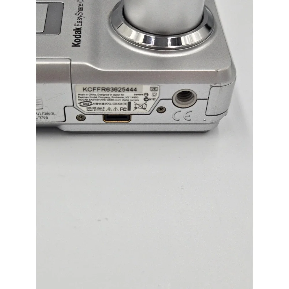 Kodak EasyShare C533 Silver 5.0MP Digital Camera 3x Optical Zoom Bundle